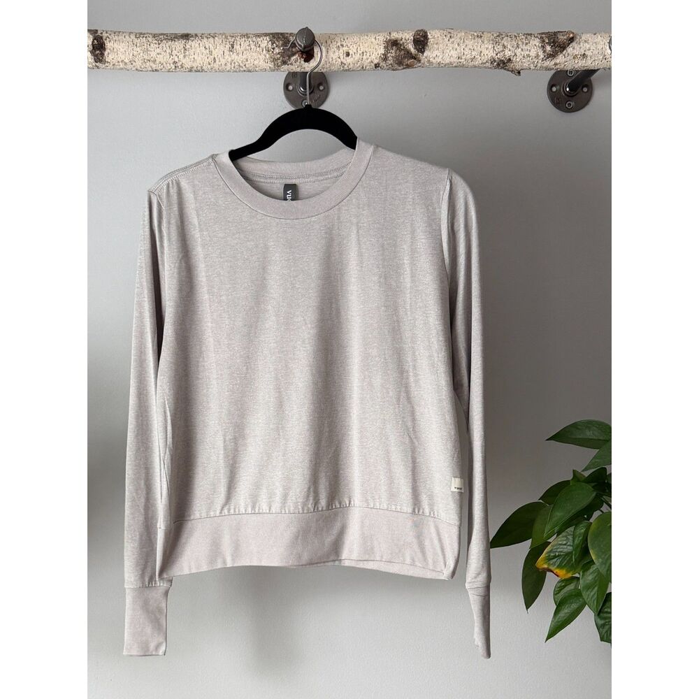 Vuori Daydream Crew Long Sleeve Light Heather Grey Strato Tech Top Women's M